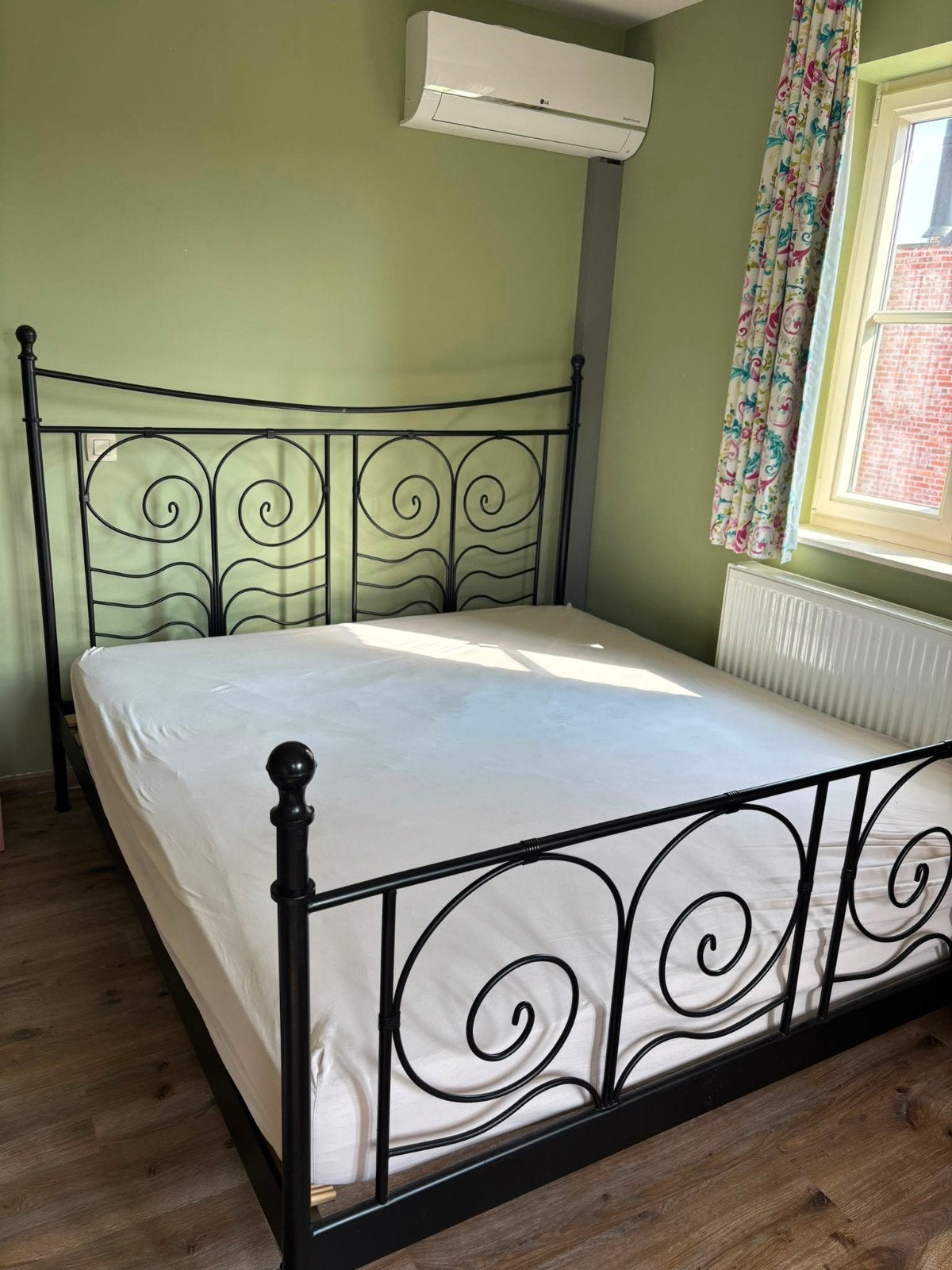Bed met dubbele lattenbodem en matras, Huis en Inrichting, Slaapkamer | Bedden, Ophalen