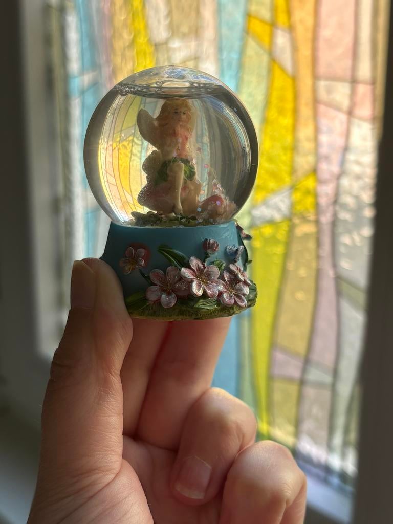 Boule à neige à paillettes avec fée., Maison & Meubles, Enlèvement ou Envoi, Neuf, Multicolore, Autres styles