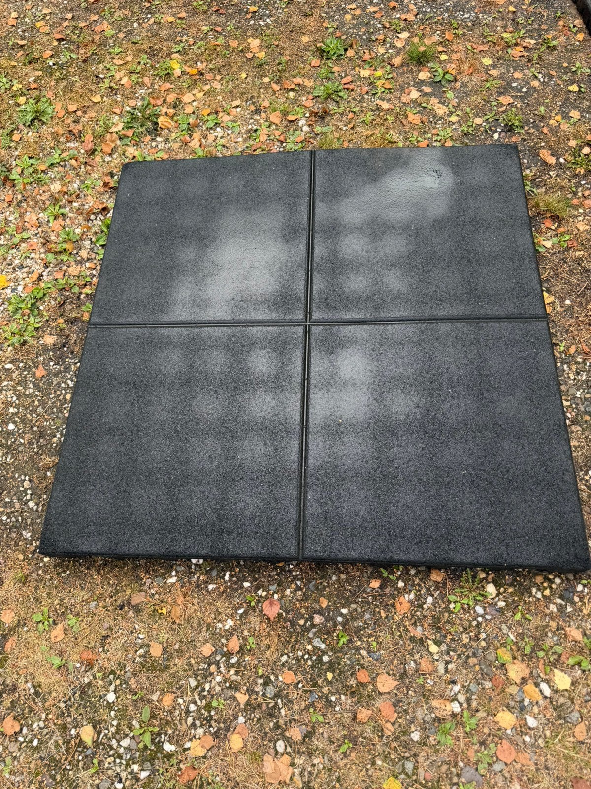 Rubberen matten ca 100x100x6,5 speeltoestel stal ed, Ophalen, Gebruikt