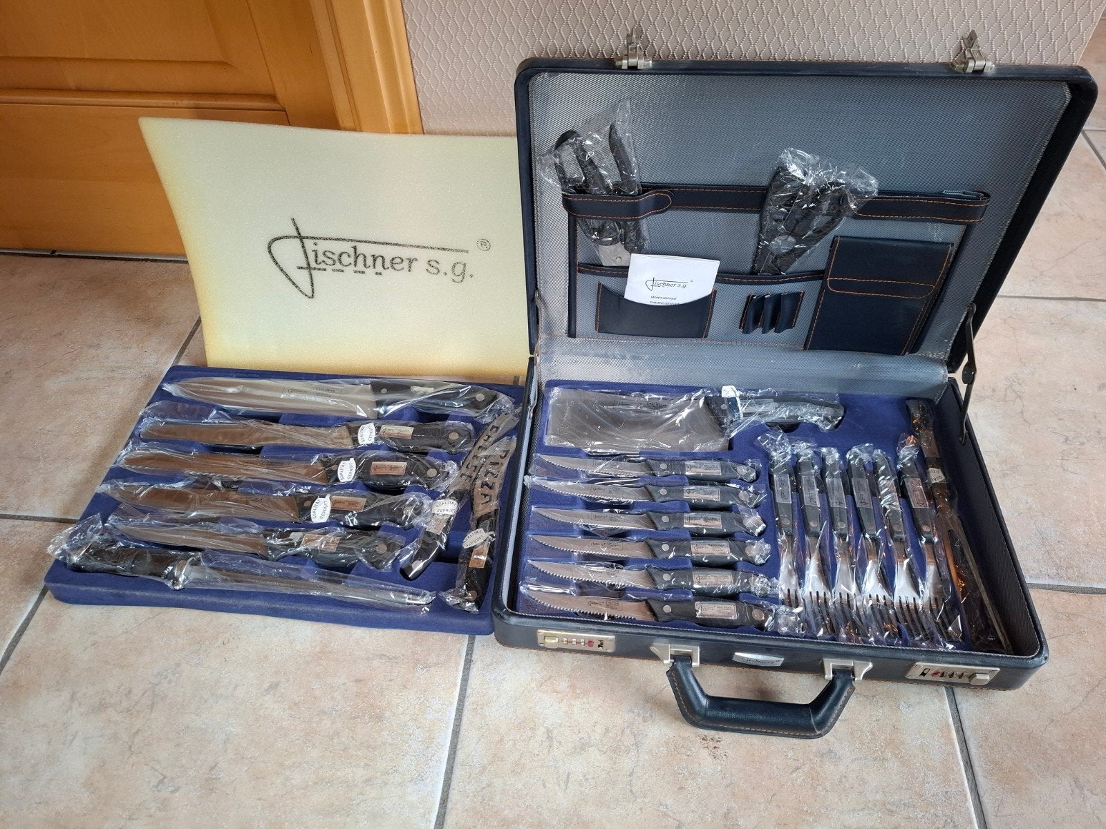 messen en vorkenset, 24-delig in koffer, Ophalen, Zo goed als nieuw, Overige merken, Inox of Chroom