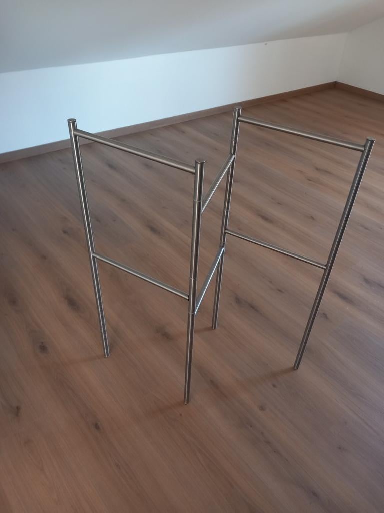 Port serviettes métallique ikea, comme neuf, Maison & Meubles, Ameublement | Revêtements de sol, Enlèvement