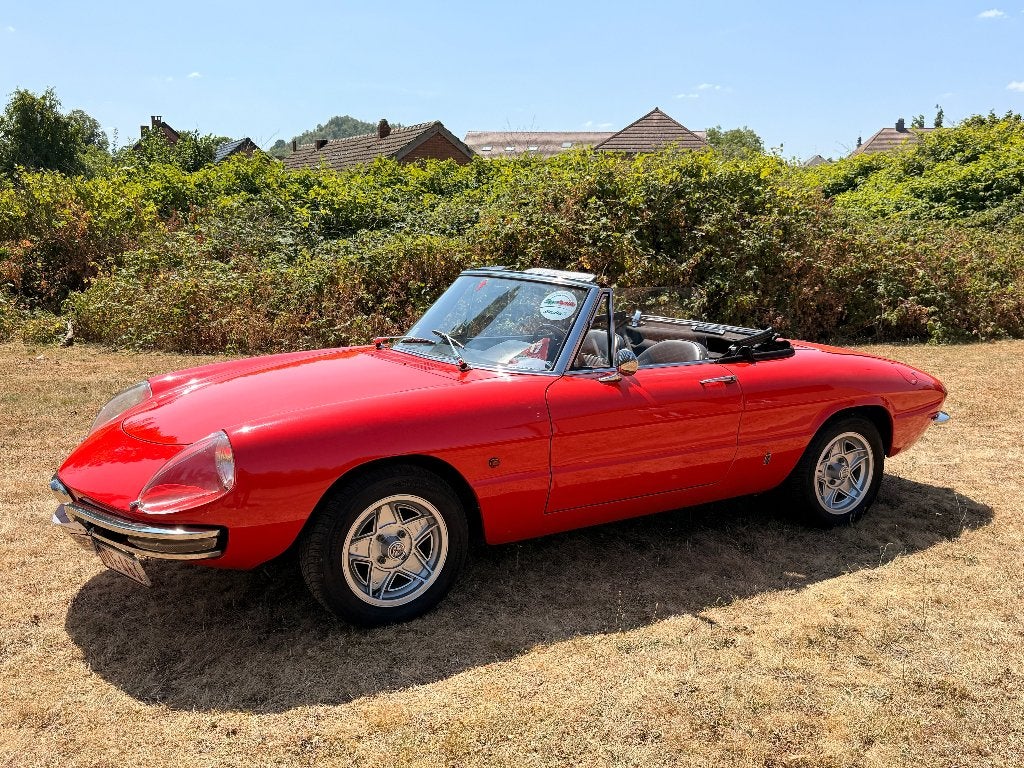 Alfa Roméo Spider 1750 "Duetto", Autos, Achat, Entreprise, Boîte manuelle, Noir