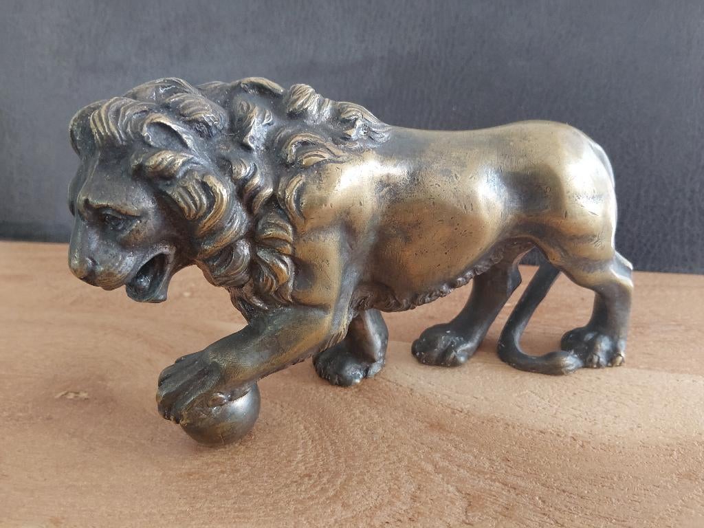 Lion de Médicis du XIXe siècle en laiton/bronze, Antiquités & Art, Antiquités | Bronze & Cuivre, Bronze, Enlèvement ou Envoi