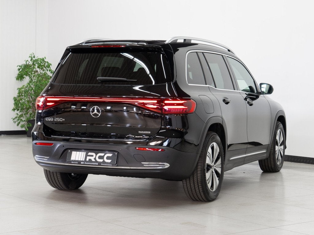 Mercedes-Benz EQB 250 + Progressive Carplay MBUX-navi Sfeerl, Auto's, Gebruikt, Zwart, 5 zetels, 5 deurs