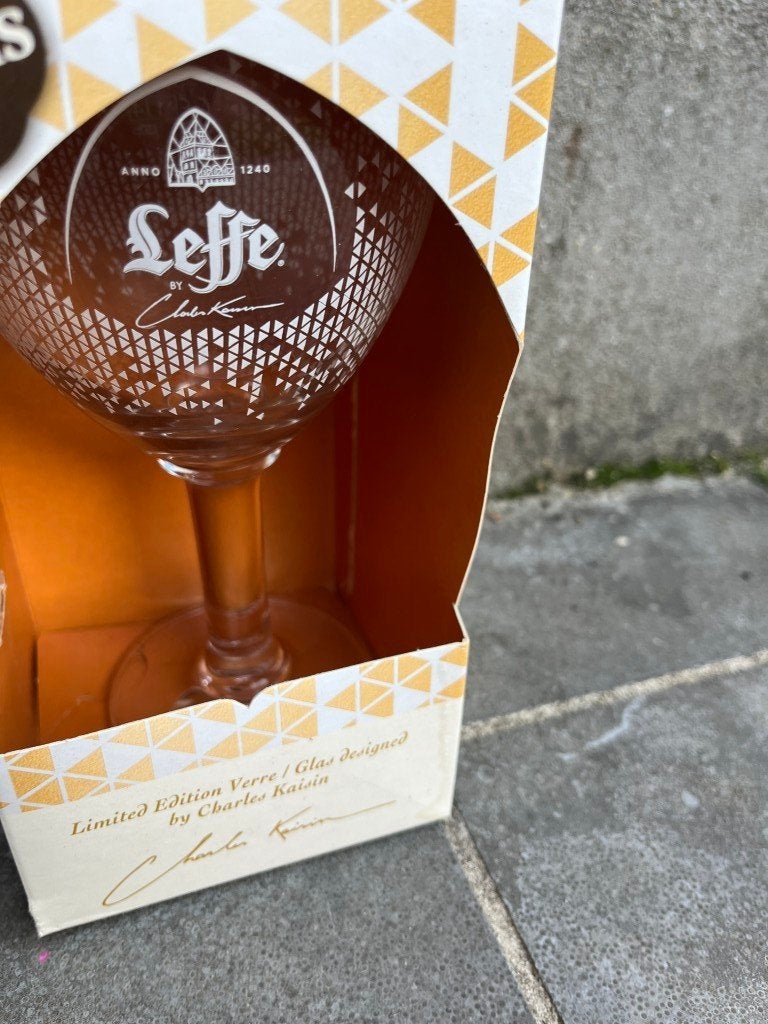 Leffe bierglas - 33 cl - limited edition by Charles Kaisin, Ophalen of Verzenden, Leffe