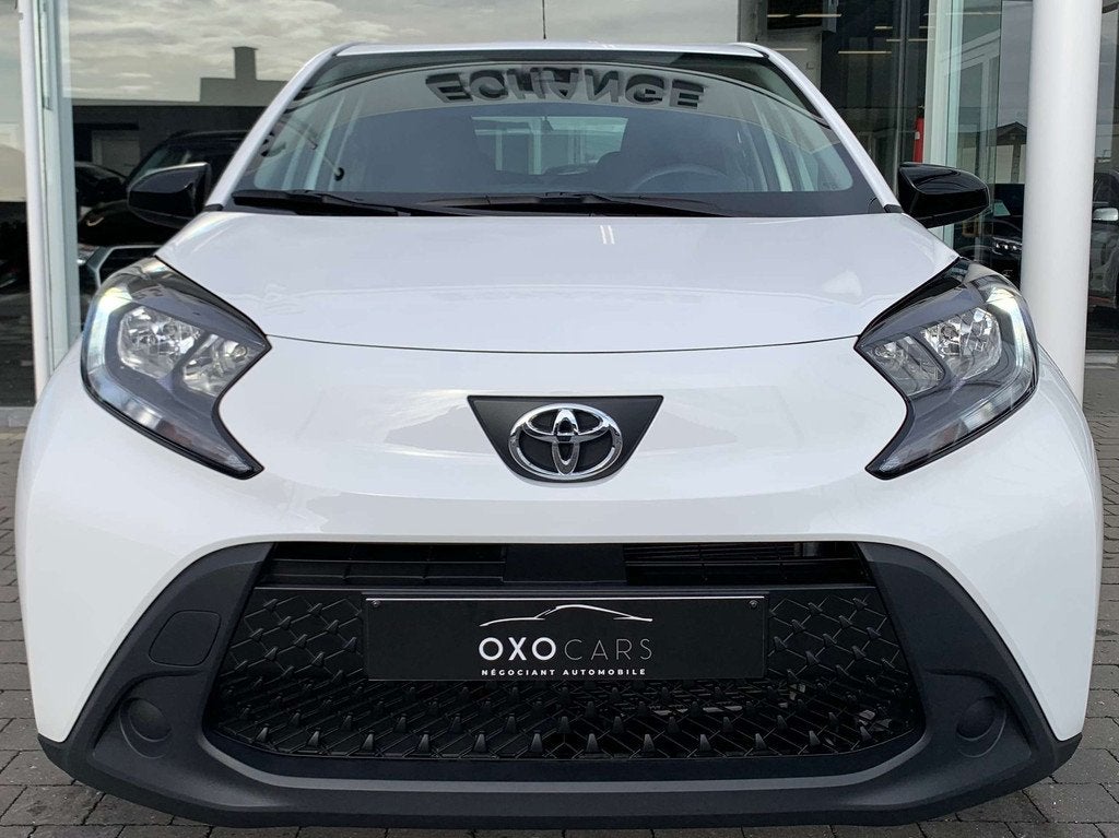 Toyota Aygo X 1.0i ESSENCE / AIRCO / CAMERA / CARPLAY / CRUI, Voorwielaandrijving, 4 zetels, Stof, Gebruikt