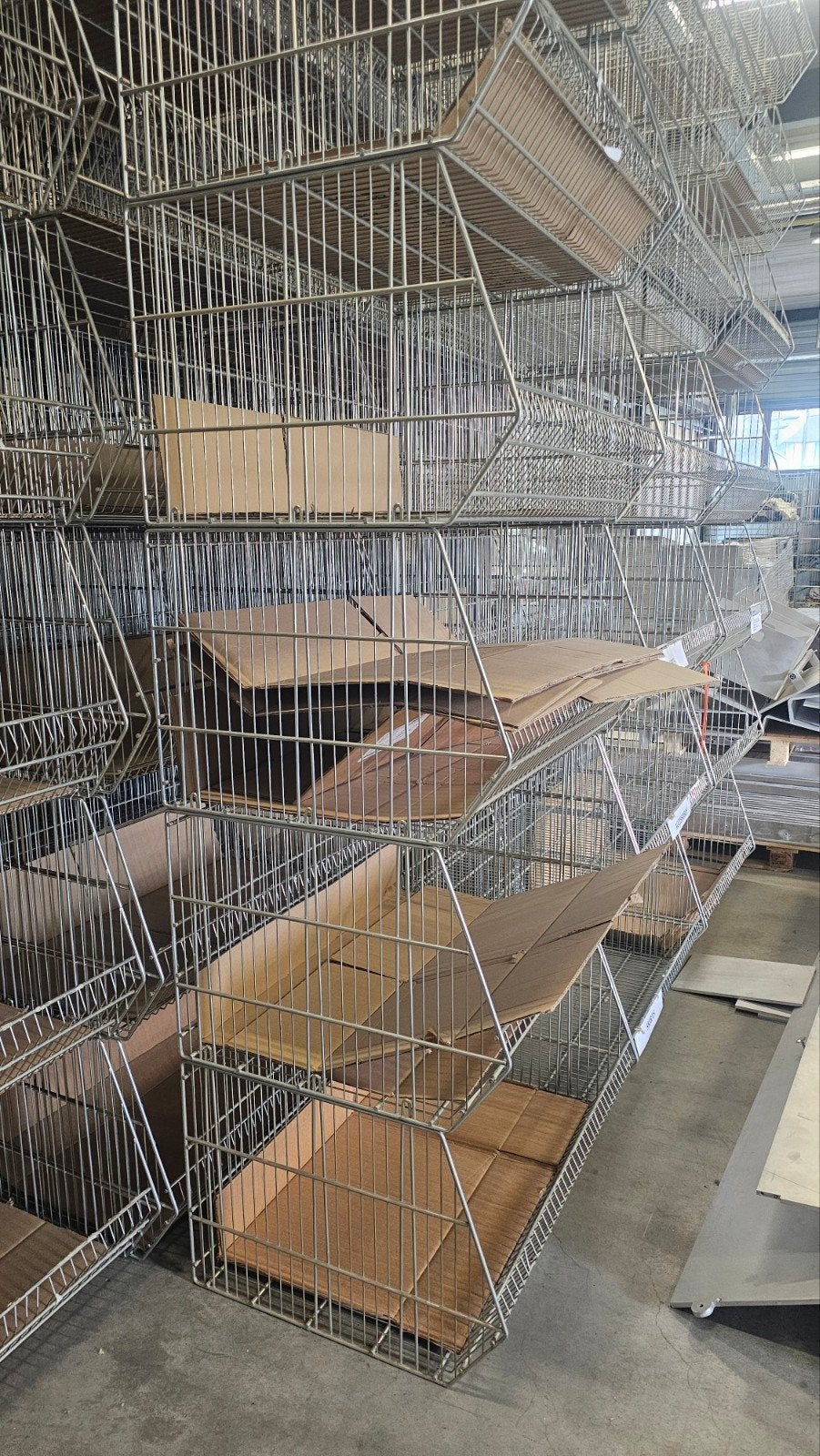 Grands présentoirs/paniers en fil métalliques empilables, Ophalen of Verzenden