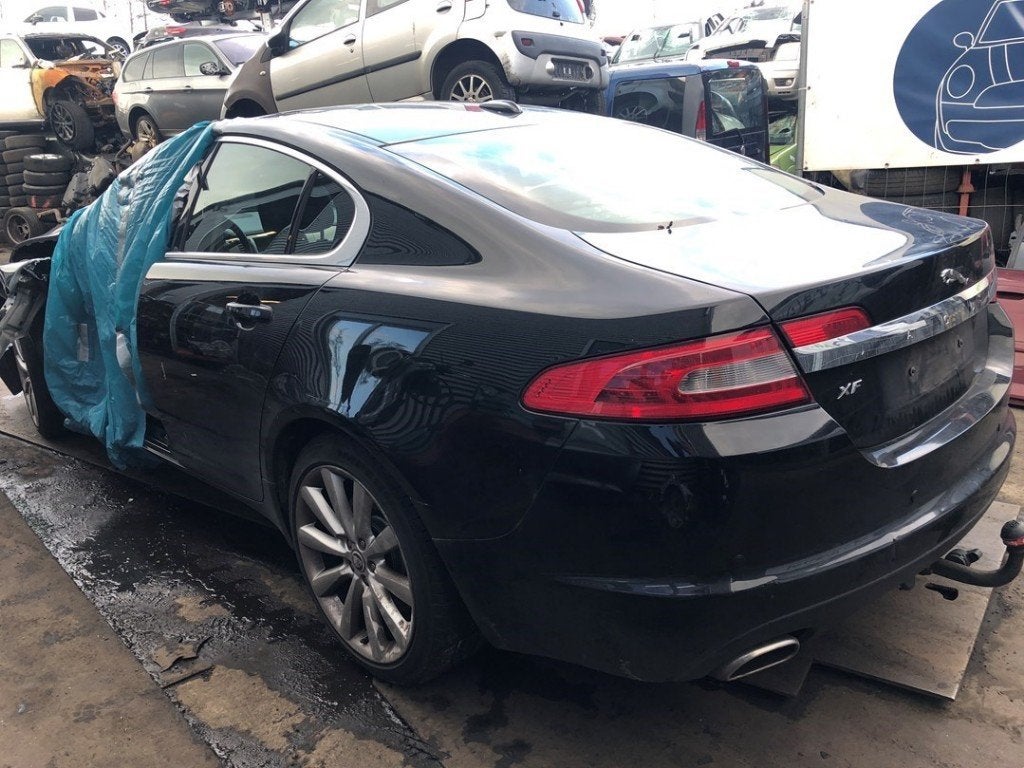 PORTIER LINKS ACHTER Jaguar XF (CC9) (|C2Z2014|), Campus Kronberg 7
61476  Kronberg im Taunus, DE, Gebruikt, Deur, Jaguar
