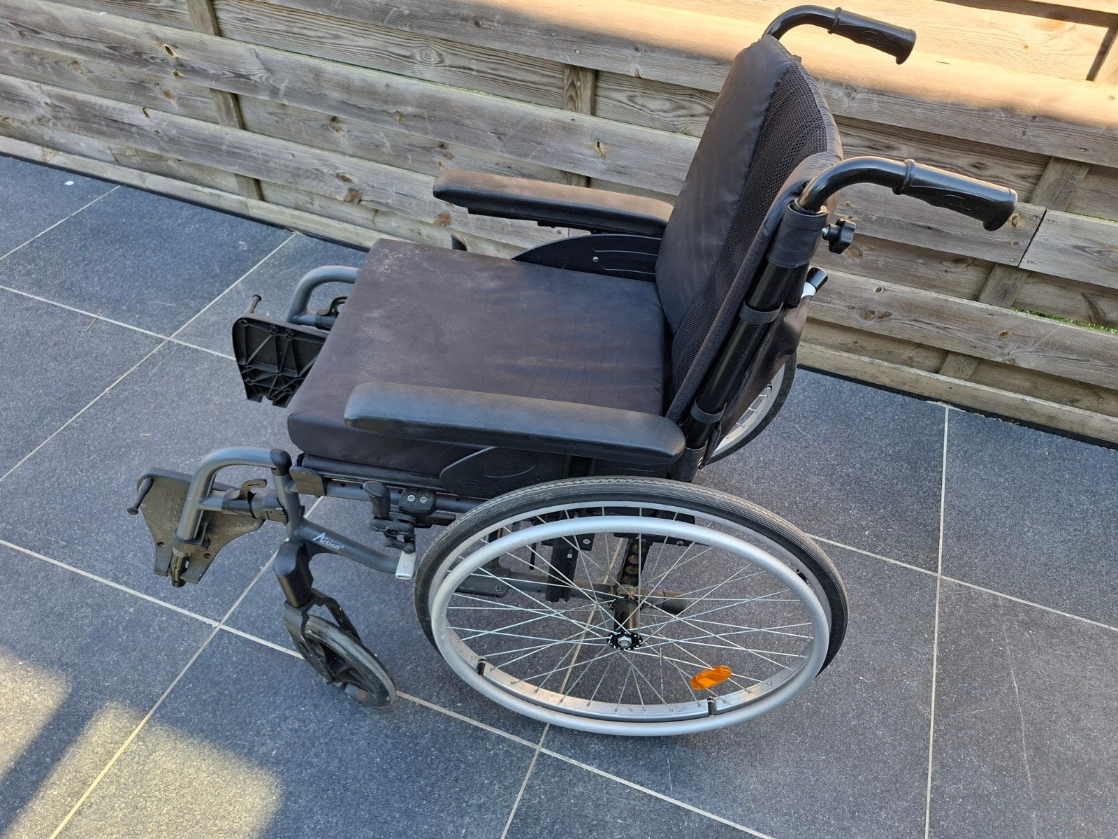 Fauteuil roulant Invacare, Enlèvement, Pliant, Utilisé, Fauteuil roulant à pousser