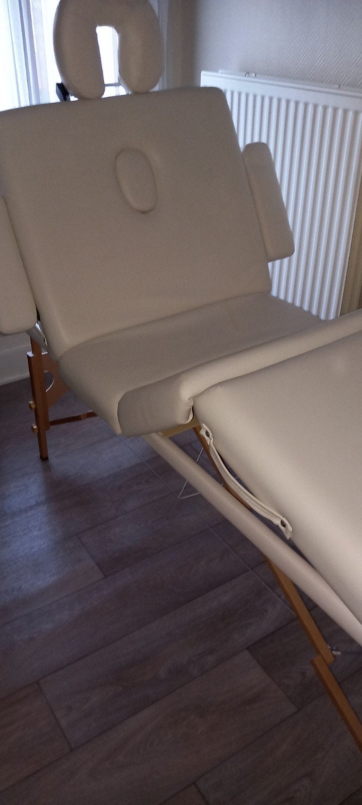 Witte massagetafel met houten frame., Ophalen, Zo goed als nieuw, Massagetafel