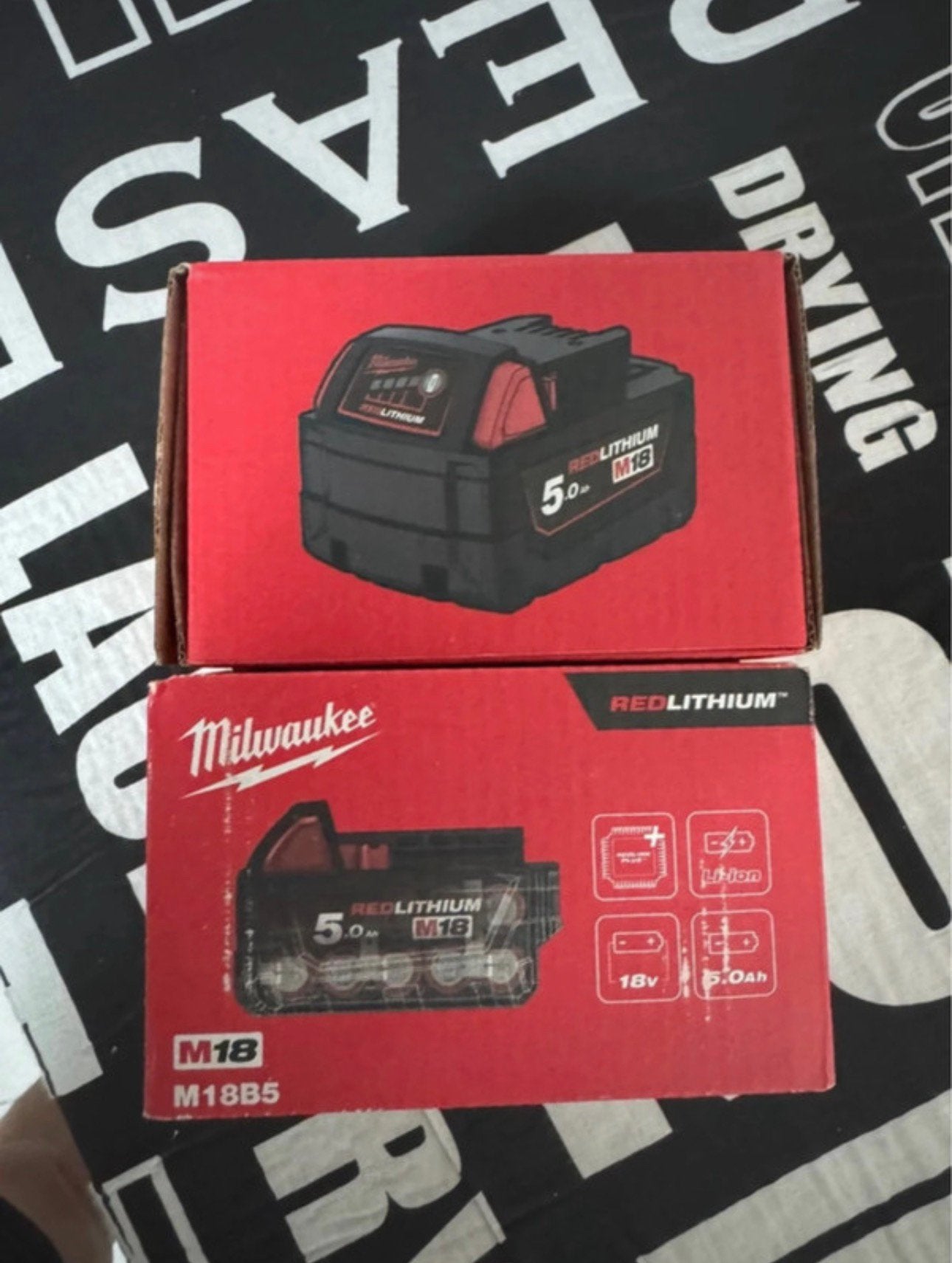 2 x Milwaukee m18 5.0, Doe-het-zelf en Bouw, Ophalen, Zo goed als nieuw