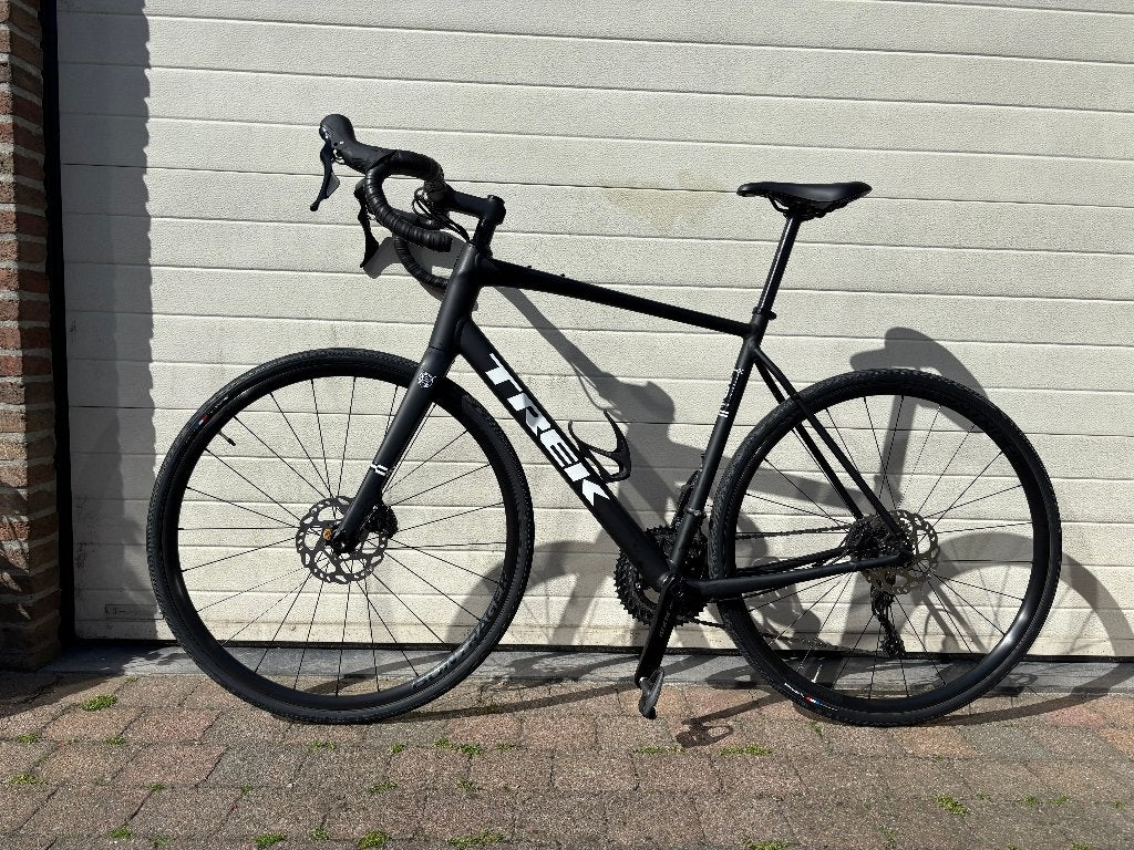 Trek Domane AL 5 Gen 4 (Maat 58) – Shimano 105, Vélos & Vélomoteurs, Autres marques, Aluminium, 57 à 61 cm, Comme neuf