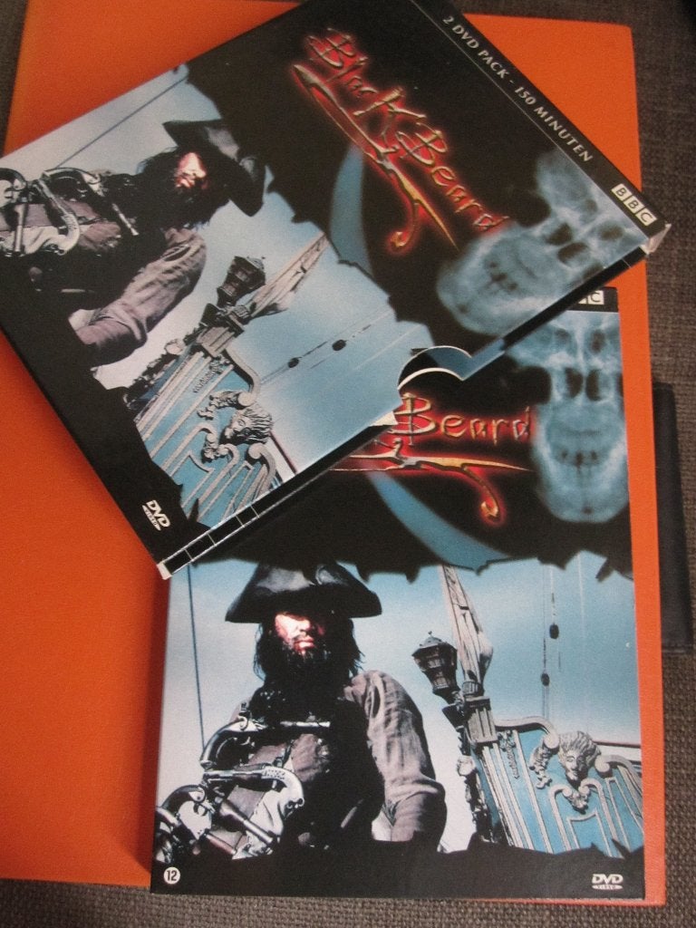 BlackBeard - Le vrai pirate des Caraïbes (2 disques), CD & DVD, DVD | Documentaires & Films pédagogiques, Comprend un boîtier