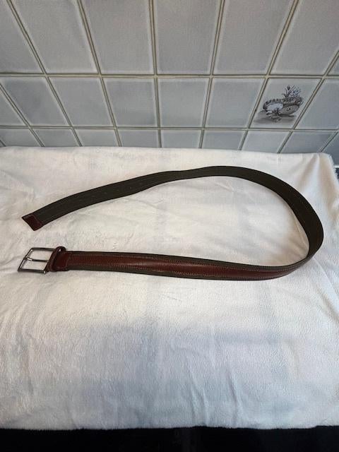 Ceinture kaki-brun avec boucle argentée, mesurant 1m15, Vêtements | Hommes, Ceintures, Comme neuf, Brun, Enlèvement, 105 à 115 cm