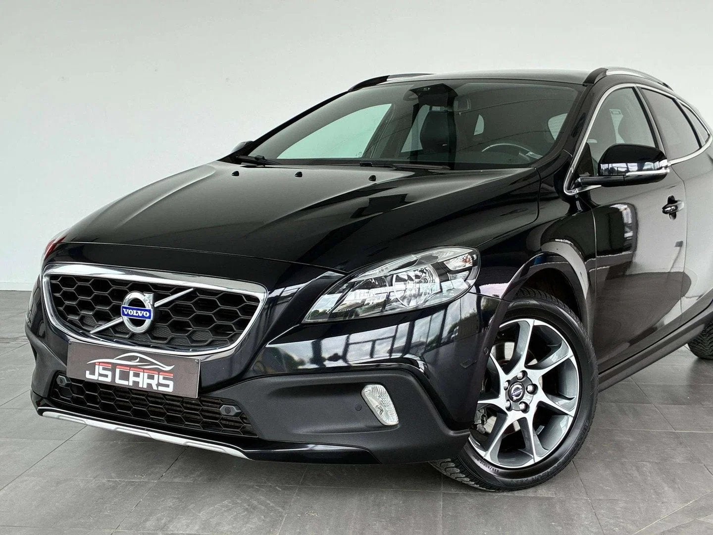 Volvo V40 Cross Country 1.6 D2 BOITE AUTO-1ERPRO-GPS-CUIR-TO, Autos, Cuir, Euro 5, Entreprise, Noir