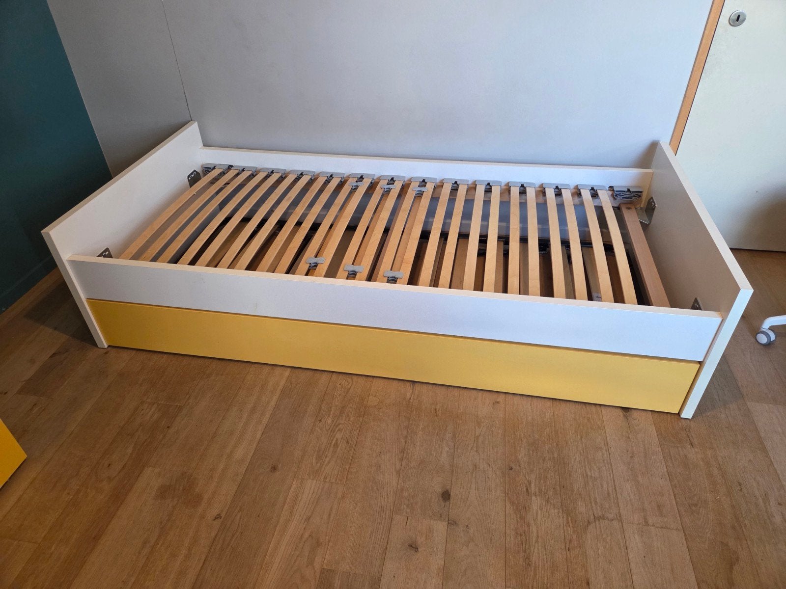 bed en logeerbed lifetime kidsrooms wit 90 x 200, Huis en Inrichting, Slaapkamer | Bedden, Ophalen, 90 cm, Wit, Zo goed als nieuw