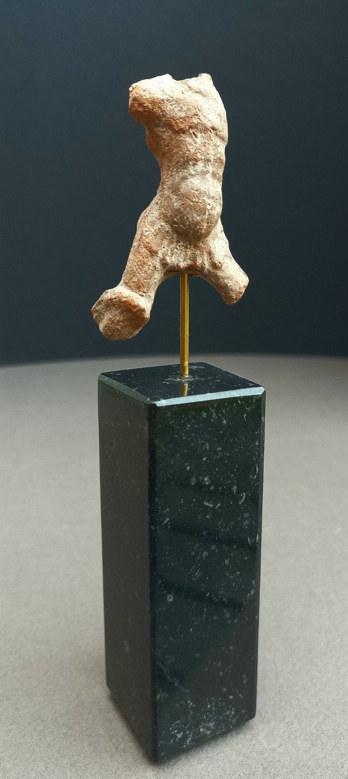 Kleine buste in Romeinse terracotta. Hoogte = 6 cm. Totale h, Antiek en Kunst, Ophalen of Verzenden