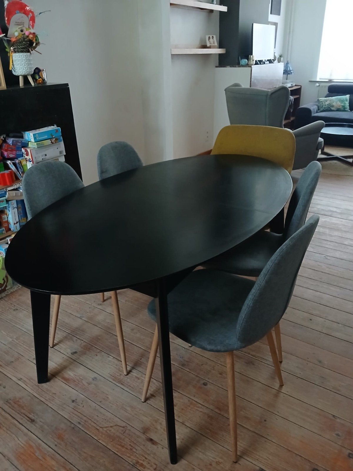 Table au design moderne couleur noir avec rallonge integree, Maison & Meubles, Enlèvement