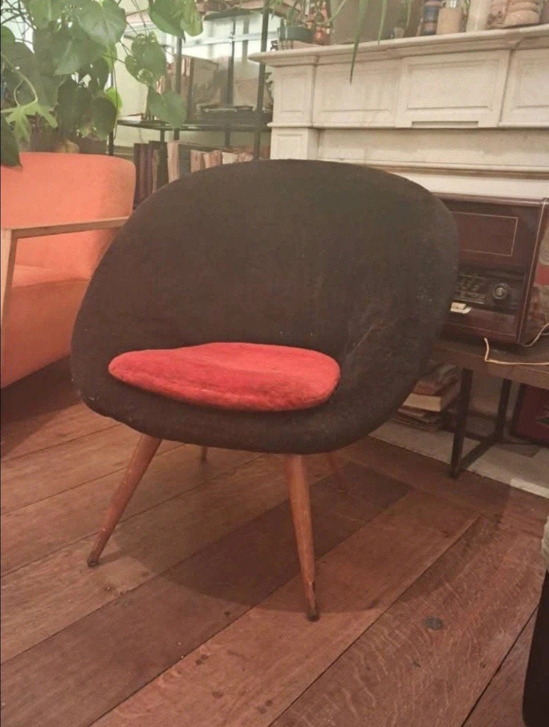 fauteuil "Œuf" (modèle Egg / Shell) vintage années 50