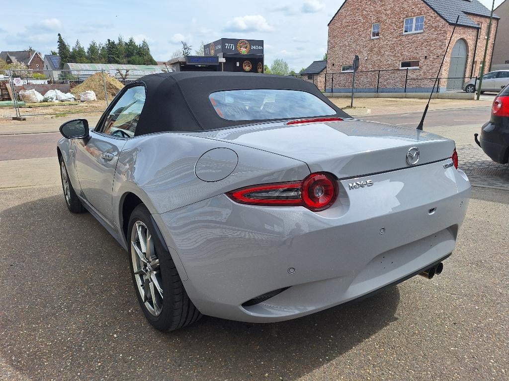 Capote souple MX-5 MY2024.5, 1,5 L, SKYACTIV-G, 132 ch, 6 MT, Cuir, Argent ou Gris, Achat, Euro 6