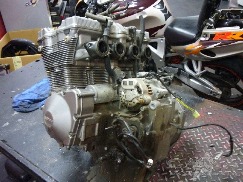 BLOC MOTEUR Suzuki GSF 600 Bandit 2000-2004 (GSF600 MK2), Motos, Dhr. S. di Majo, Utilisé, Info@cama-motorparts.nl, P.J. Troelstraweg 8 8
3144 CX  MAASSLUIS, NL