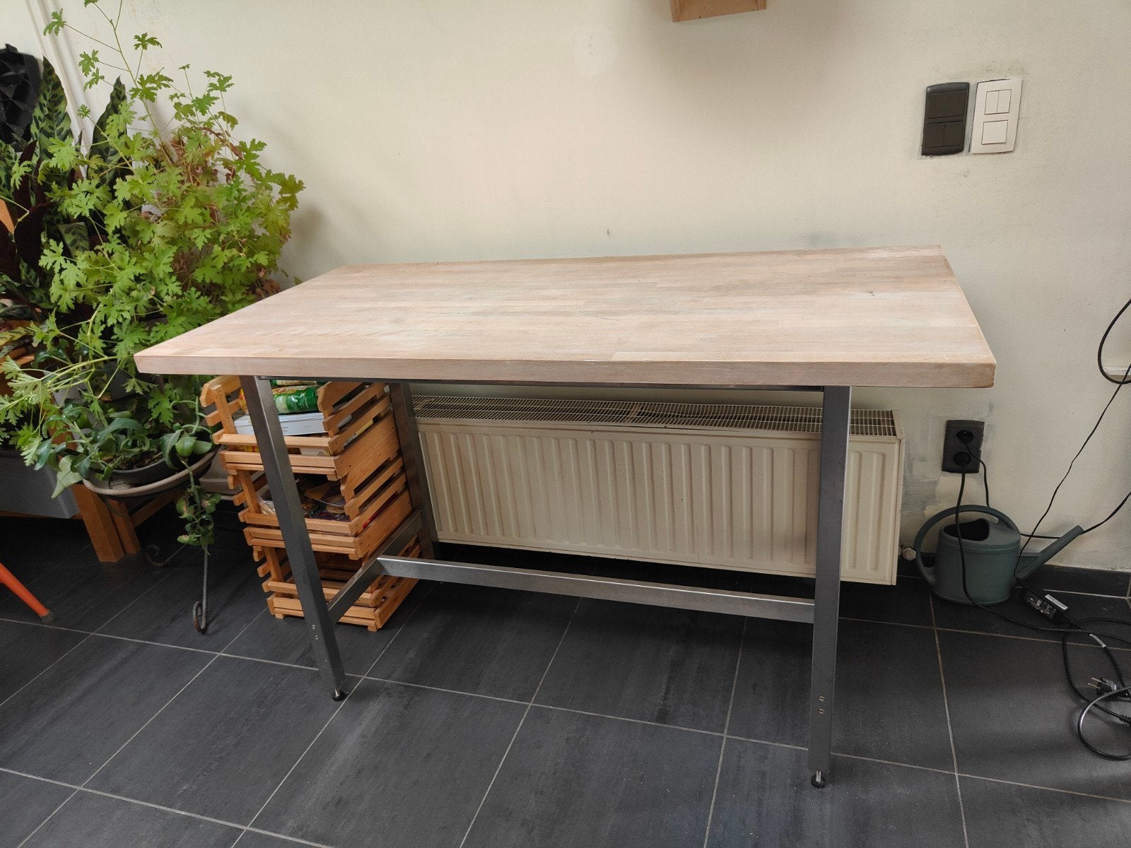 Keukeneiland / hoge tafel – massief houten blad, metalen ond, 100 à 150 cm, Enlèvement, Utilisé, 50 à 100 cm
