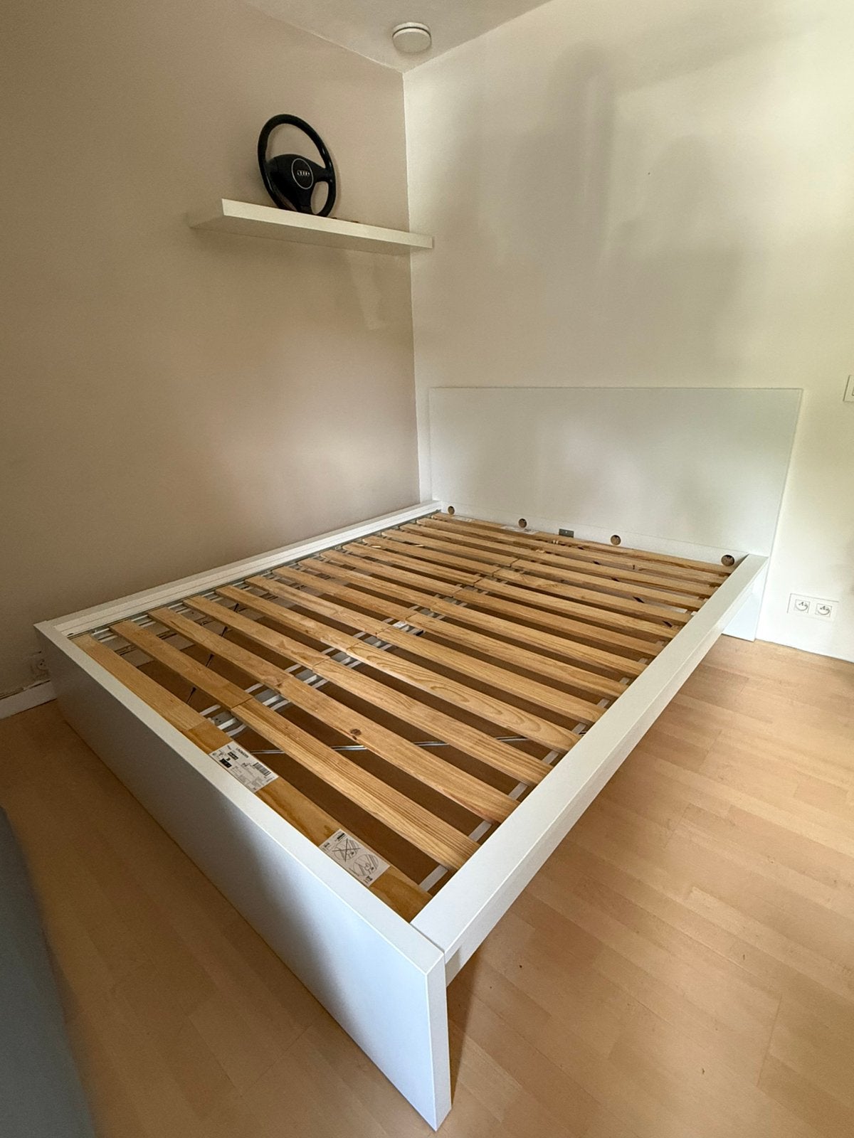 Lit MALM IKEA blanc 160200 cm + sommier LURÖY, Enlèvement, Comme neuf, Blanc, 200 cm