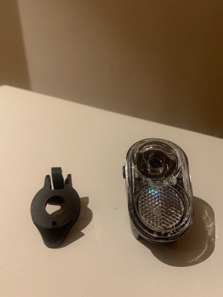 Voorlicht 10 lux USB-oplaadbaar specifieke montage, Fietsen en Brommers, Batterij, Voorlicht, Ophalen of Verzenden, Oplaadbaar