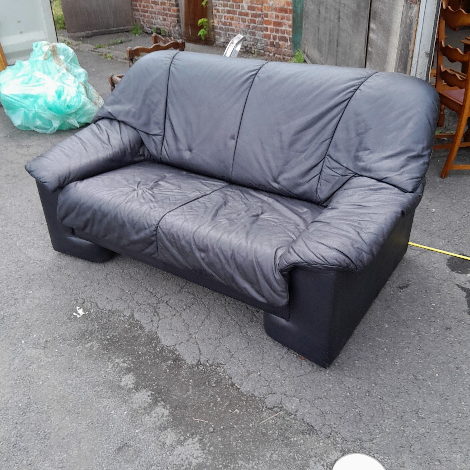 Zwarte salon leder, Ophalen