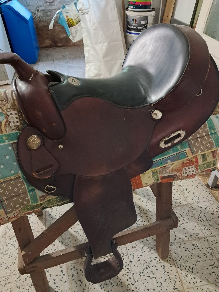 Western paardenzadel, Enlèvement, Utilisé, Polyvalence, Étriers inclus