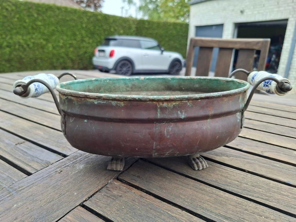 Mooie oude koperen bloempot met porseleinen handvatjes, Tuin en Terras, Ophalen