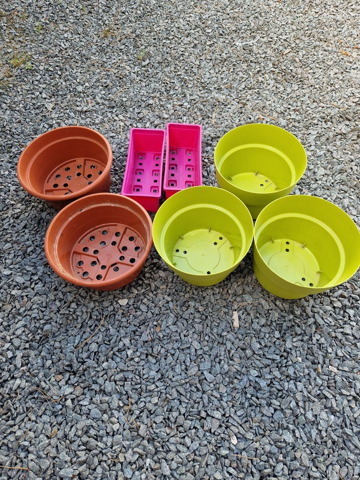 Pots de fleurs en plastique, Enlèvement