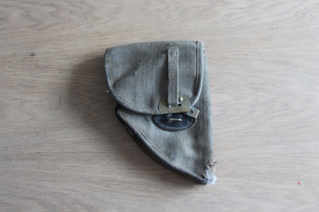 WO 2 US pistol holder & gamel, Enlèvement
