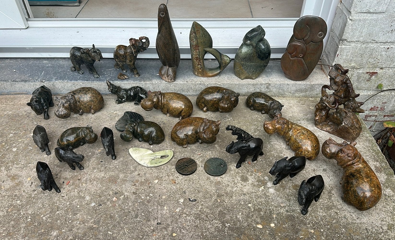 Figurines pierre marbre, Enlèvement