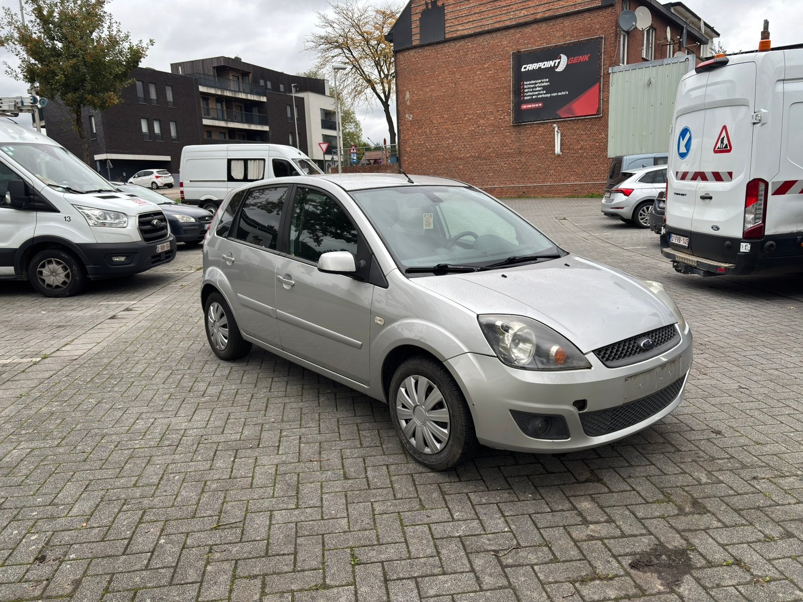 Ford Fiesta 1.4 TDCI 174 000 kms approuvée à vendre, Argent ou Gris, Achat, Boîte manuelle, Noir
