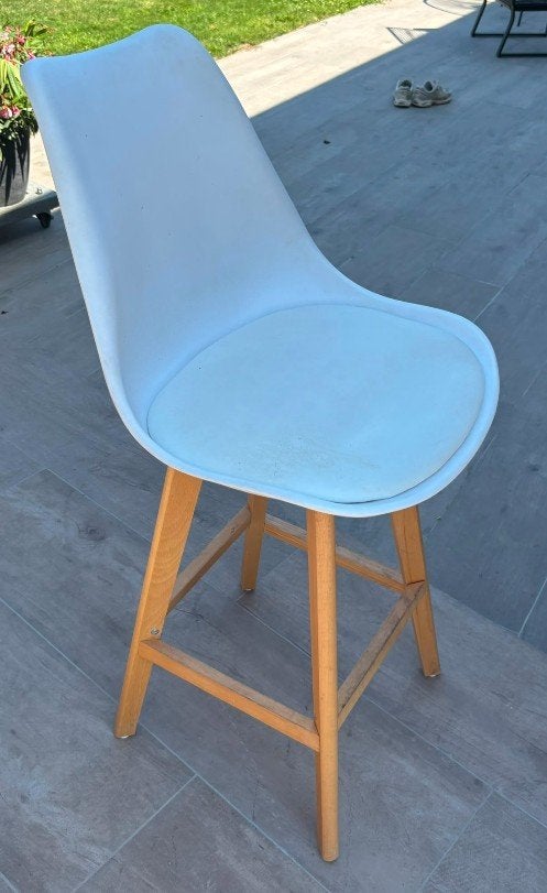 Twee barkrukken te koop, Huis en Inrichting, Barkrukken, Ophalen, Gebruikt, Met voetsteun, 60 tot 90 cm