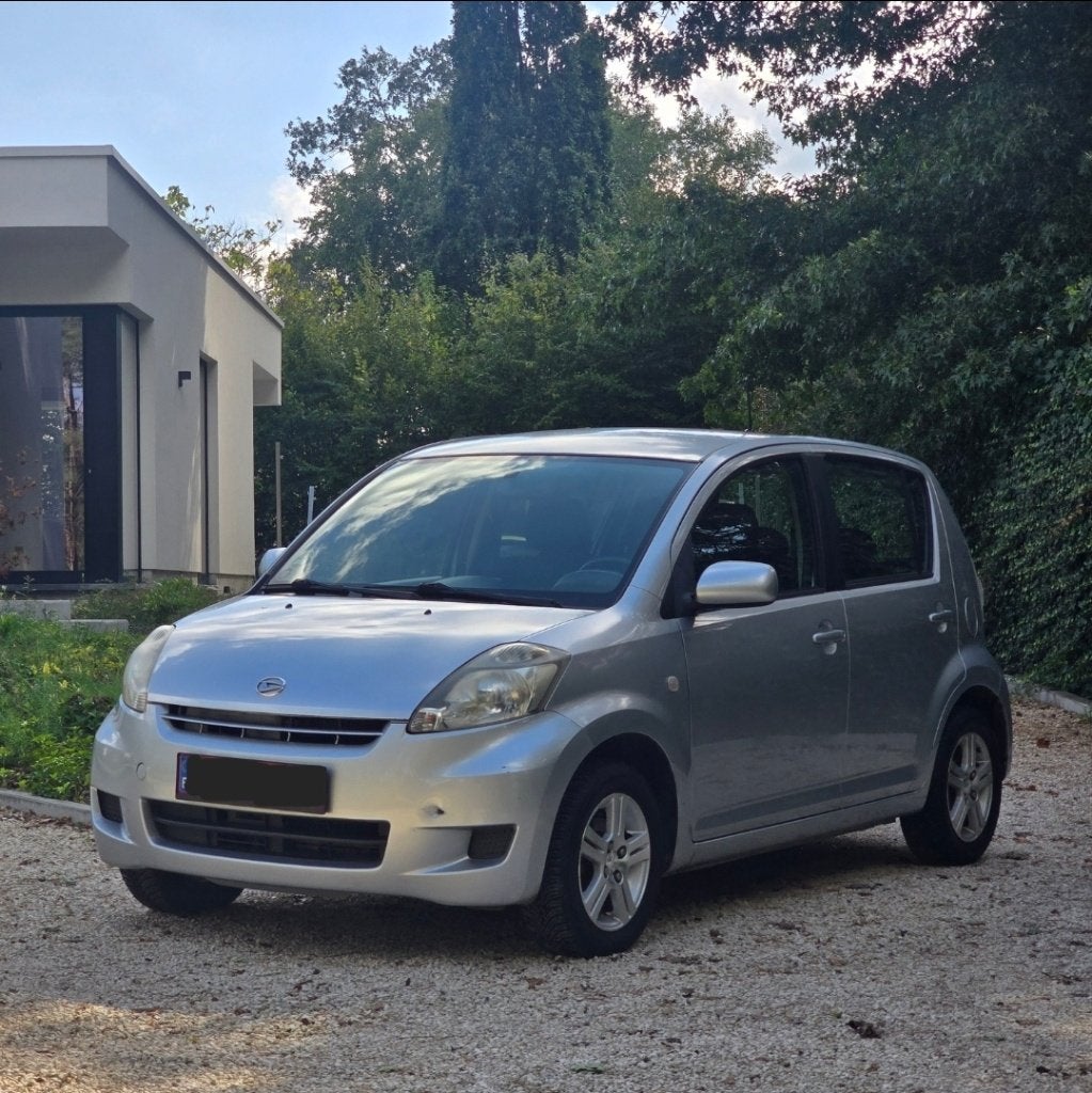 Daihatsu Sirion 104 000km benzine airco, Auto's, Voorwielaandrijving, 4 zetels, Zwart, 4 cilinders