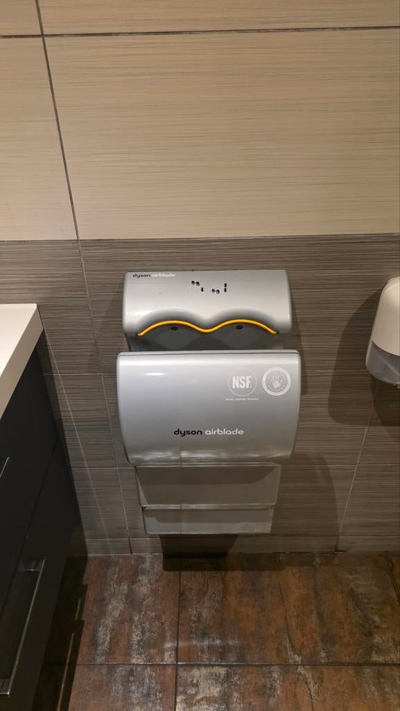 Dyson airblade professional handdroger, Enlèvement