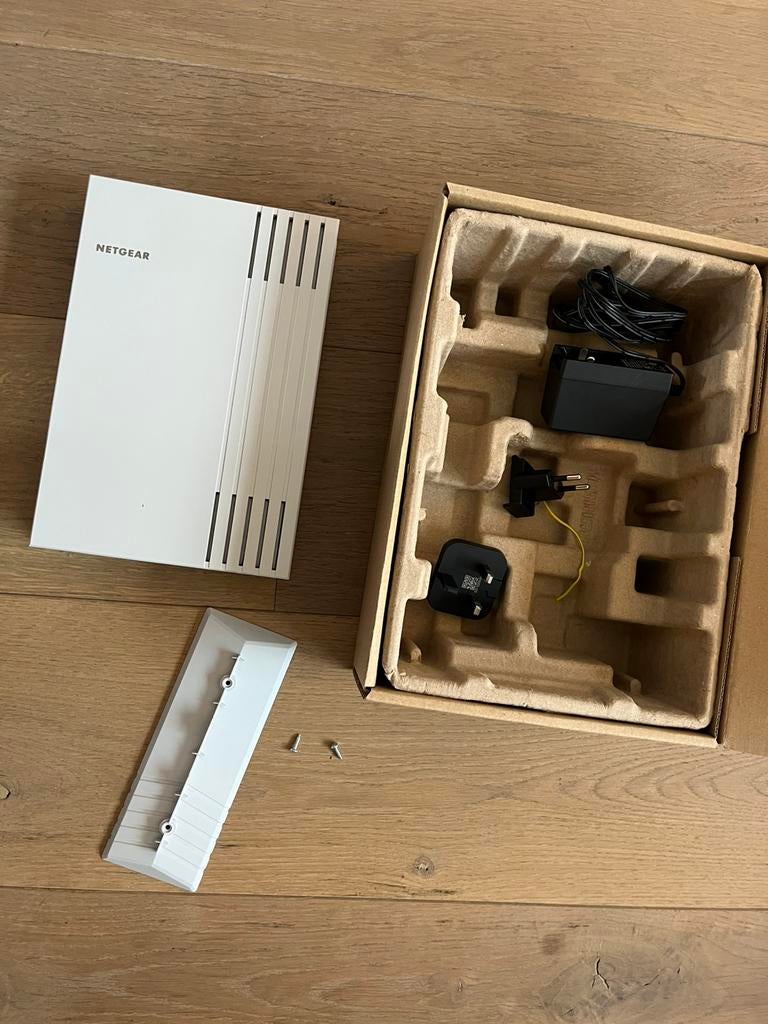 Netgear Access Point - WAX202, Informatique & Logiciels, Commutateurs réseau, Enlèvement ou Envoi, Utilisé