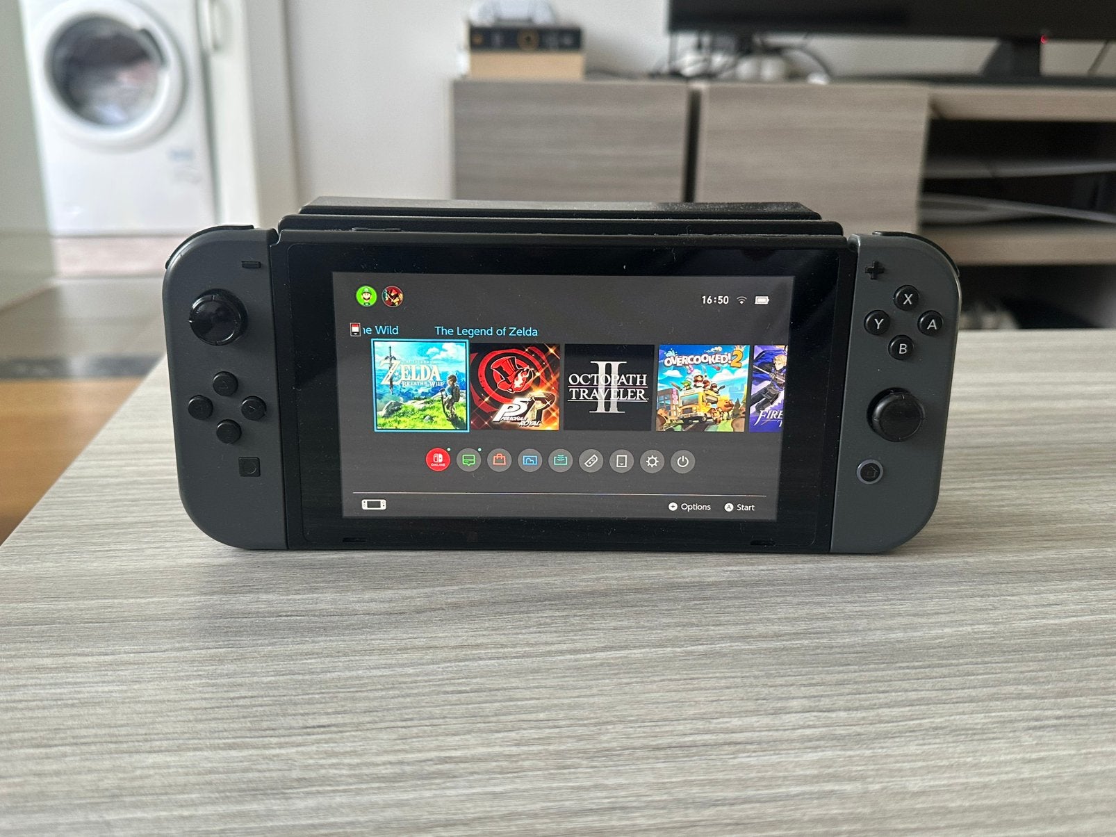 Nintendo switch, Games en Spelcomputers, Spelcomputers | Overige, Ophalen, Nintendo, Zo goed als nieuw