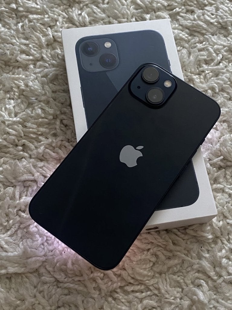iPhone 13 met accessoires, Telecommunicatie, Zwart, 88 %, IPhone 13, Ophalen of Verzenden