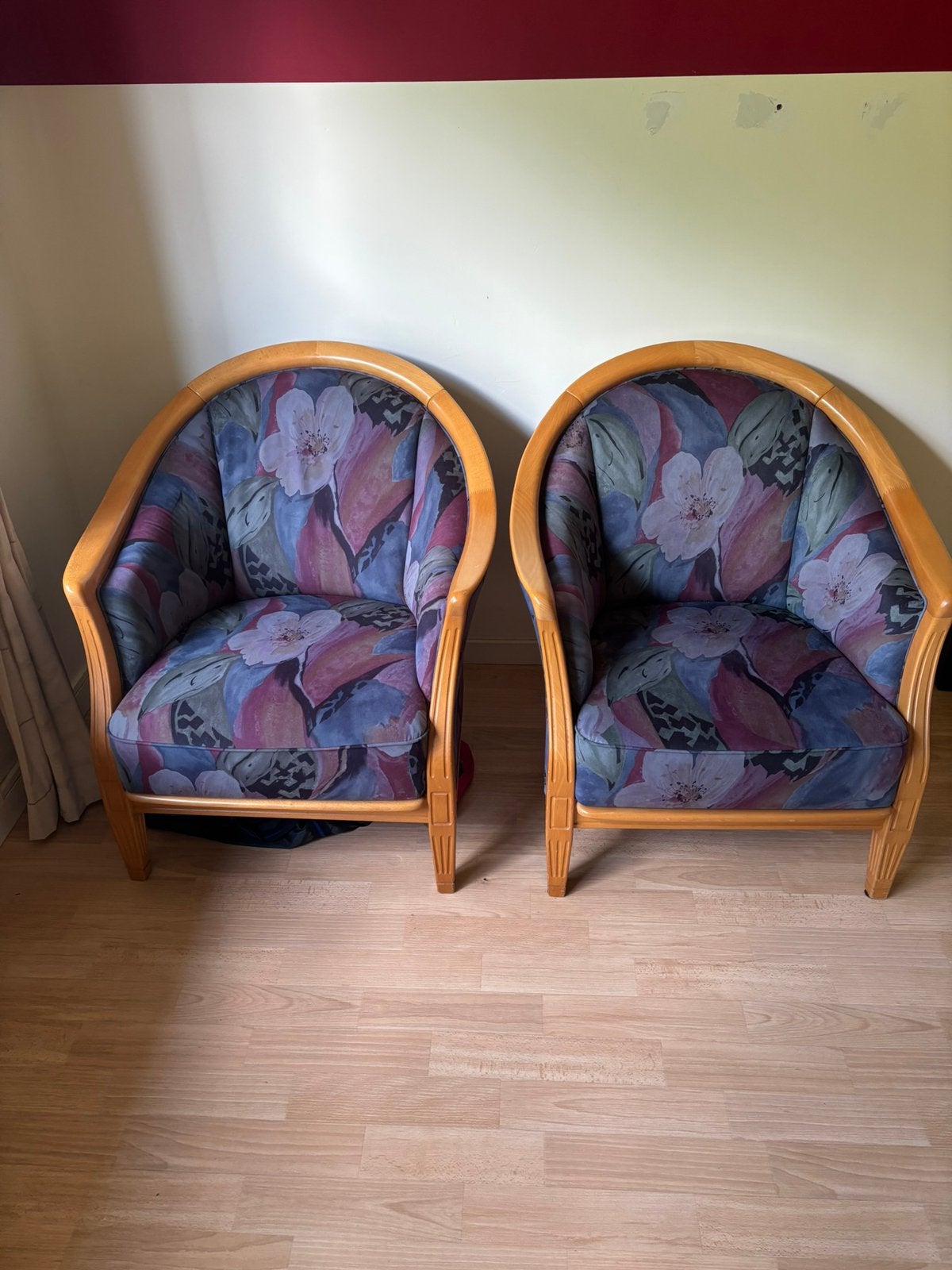 Twee comfortabele fauteuils, Ophalen, Zo goed als nieuw, Hout