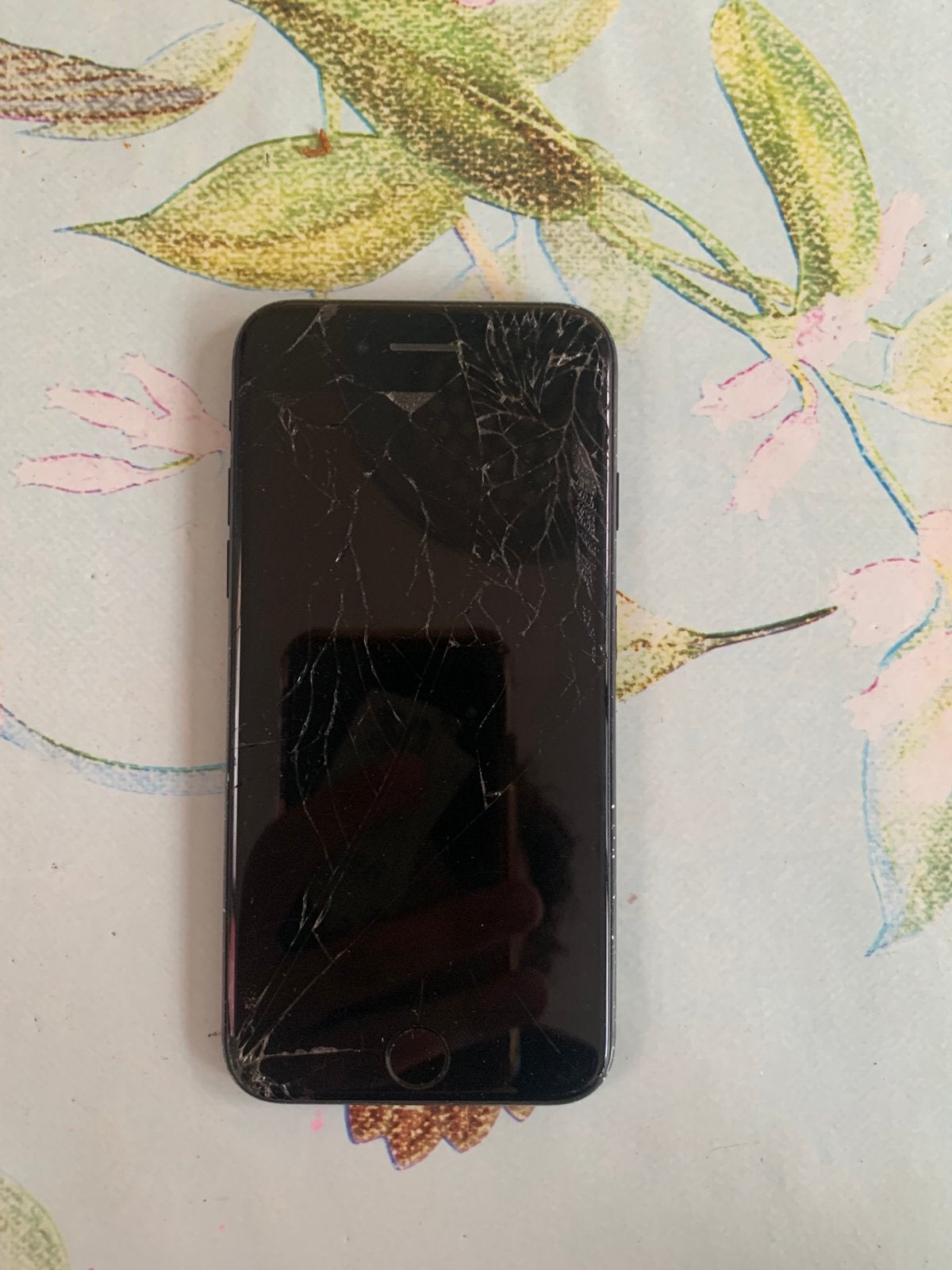 Iphone 7 noir cassé, Télécoms, Téléphonie mobile | Apple iPhone, 80 %, 128 GB, Enlèvement ou Envoi, Ne fonctionne pas