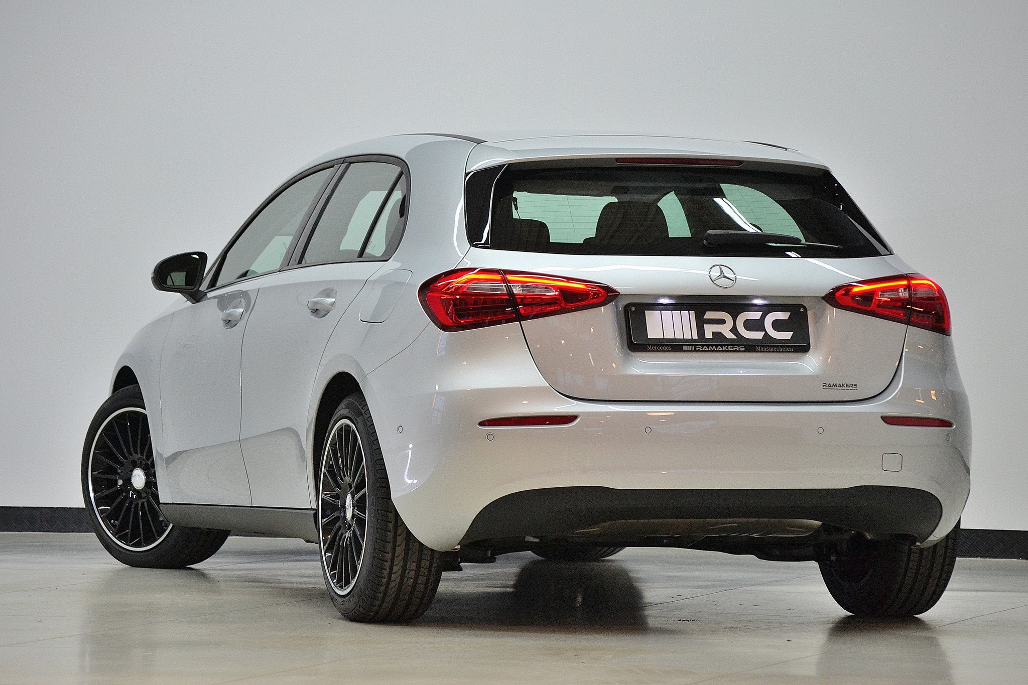 Mercedes-Benz A-Klasse 200 Benzine | Sport-look MBUX Navi La, Autos, Achat, Euro 6, Entreprise, Noir