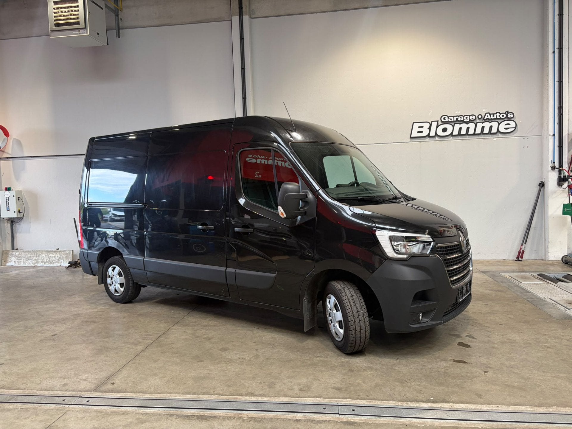 Renault Master T33 2.3 dCi 135 FWD L2H2 Comfort (bj 2021), Auto's, Bestelwagens en Lichte vracht, Stof, Gebruikt, Zwart, 4 cilinders