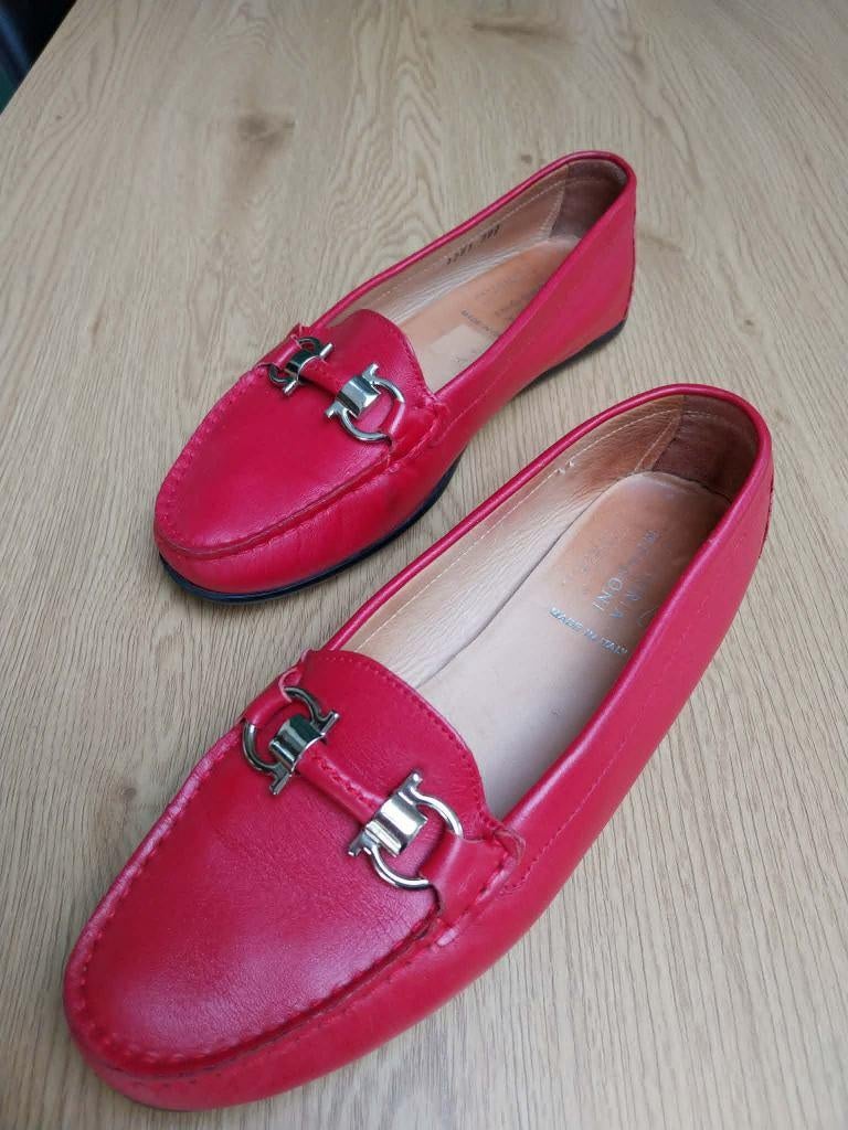 Vittoria Mengoni rode lederen mocassins maat 39, Kleding | Dames, Schoenen, Instappers, Ophalen of Verzenden, Vittoria Mengoni Venezia
