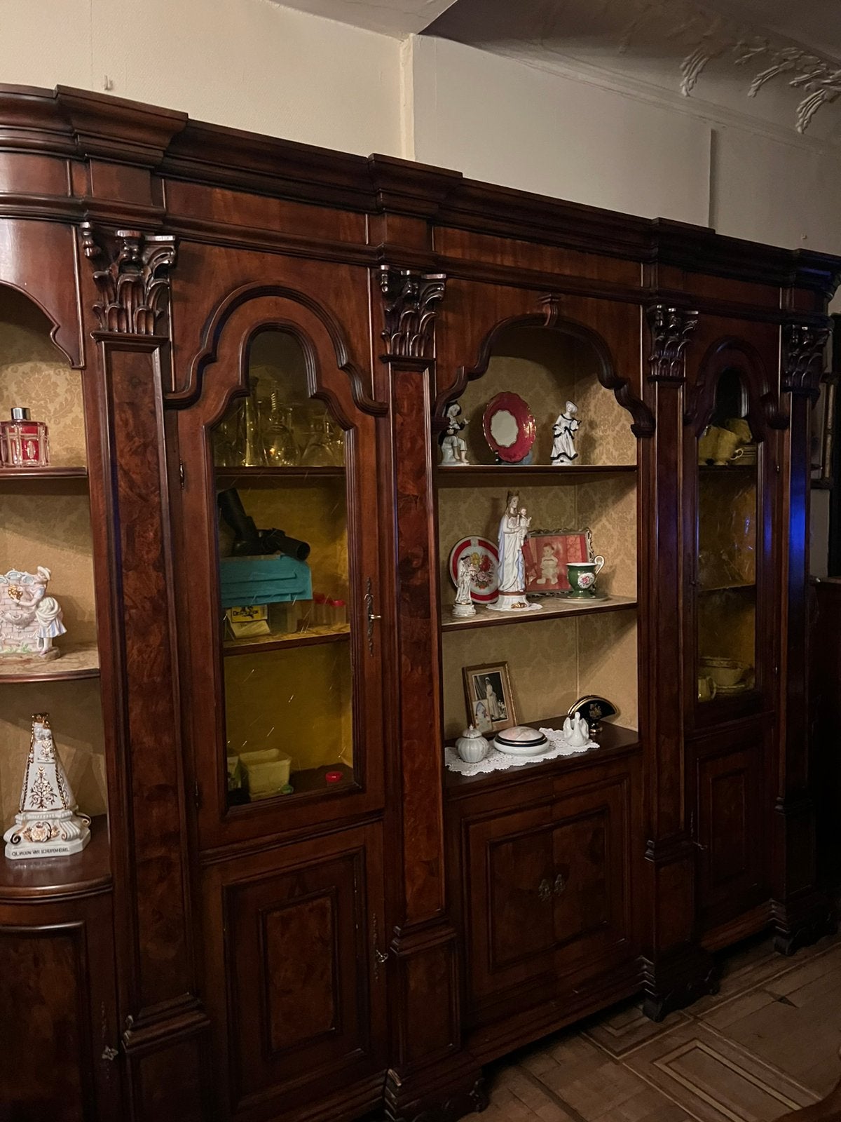 Belle armoire murale large avec étagère rembourrée, Maison & Meubles, Enlèvement