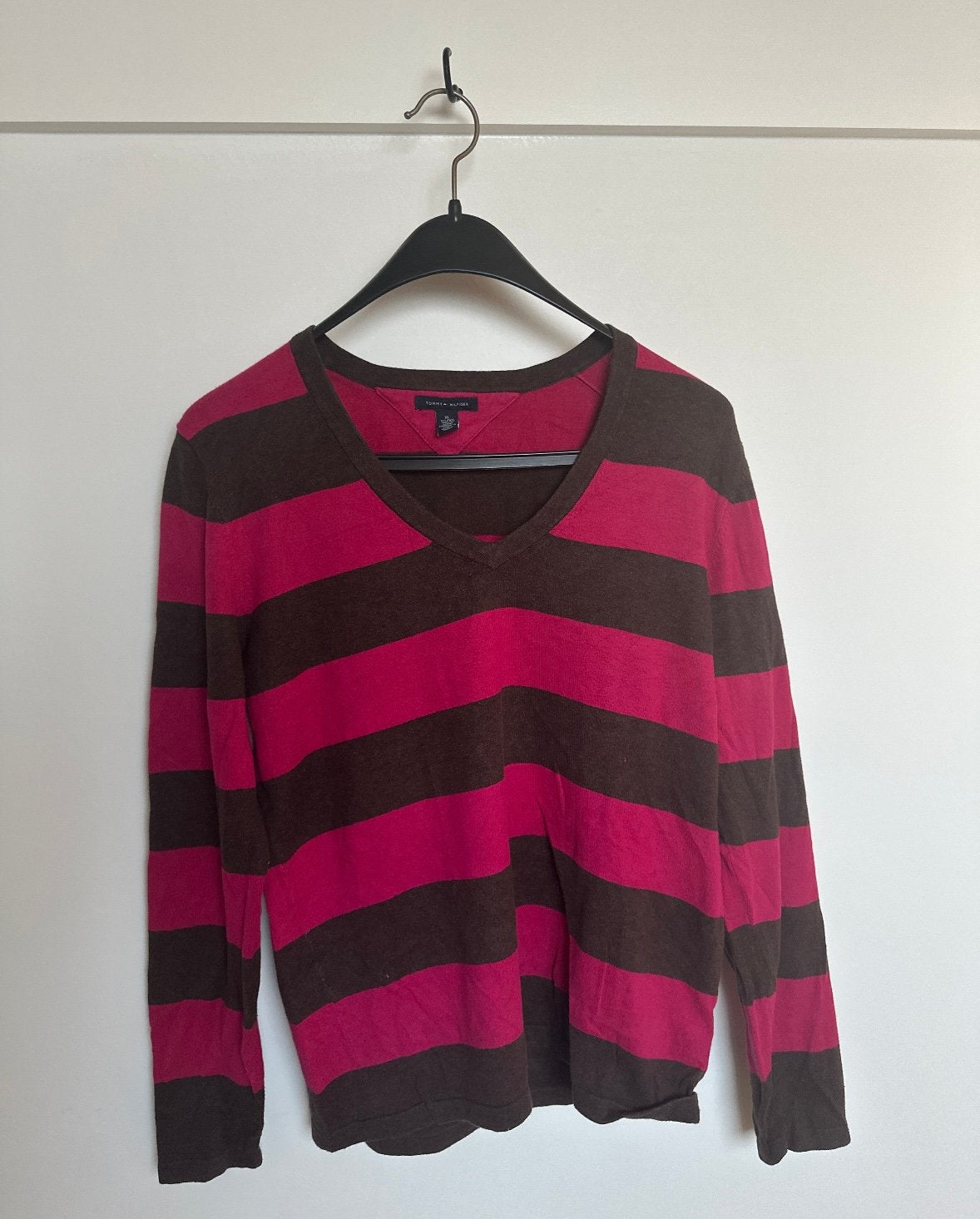 Pull à col en V Tommy Hilfiger | XL, Enlèvement ou Envoi, Comme neuf, Taille 46/48 (XL) ou plus grande, Rouge