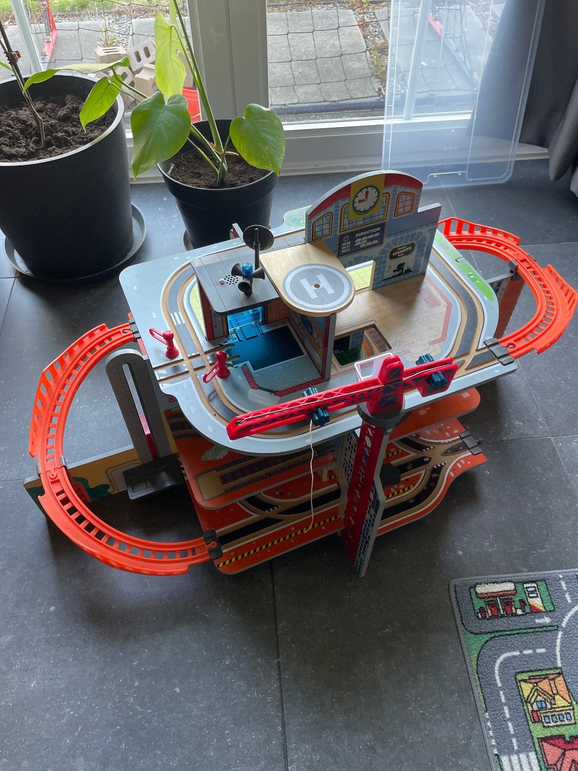 Houten speelgoed voor treintjes. Parkeertoren/dorp, Kinderen en Baby's, Ophalen, Gebruikt