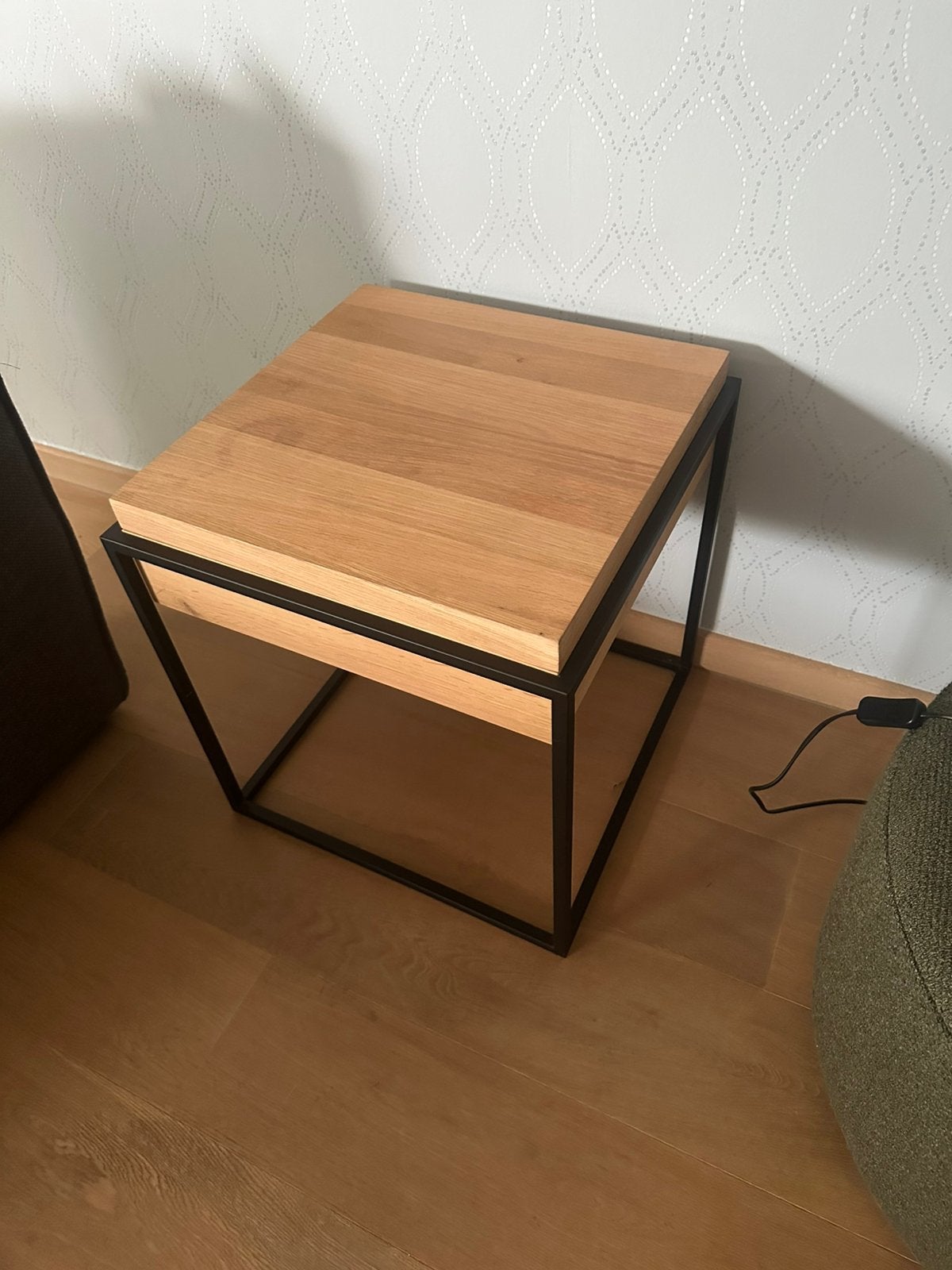 Bijzettafel van Ethnicraft in beuk en zwart metaal, Huis en Inrichting, Ophalen, Zo goed als nieuw, Metaal